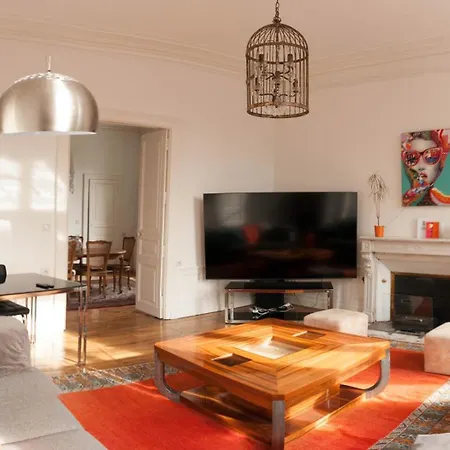 Centre-ville 117m2 - Grande Terrasse - 2 - 2 Grand Lits - 1 Canape Lit